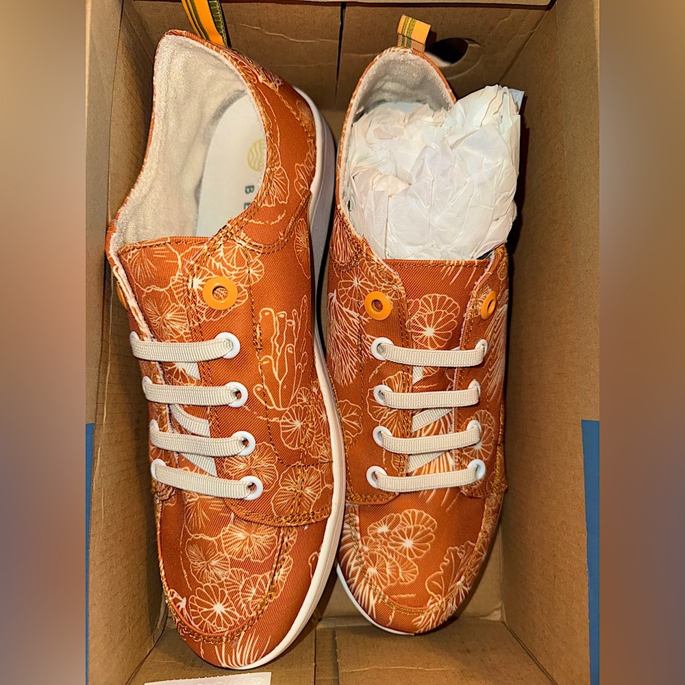 Vionic Pismo Beach Starfish Coral Print Shoes